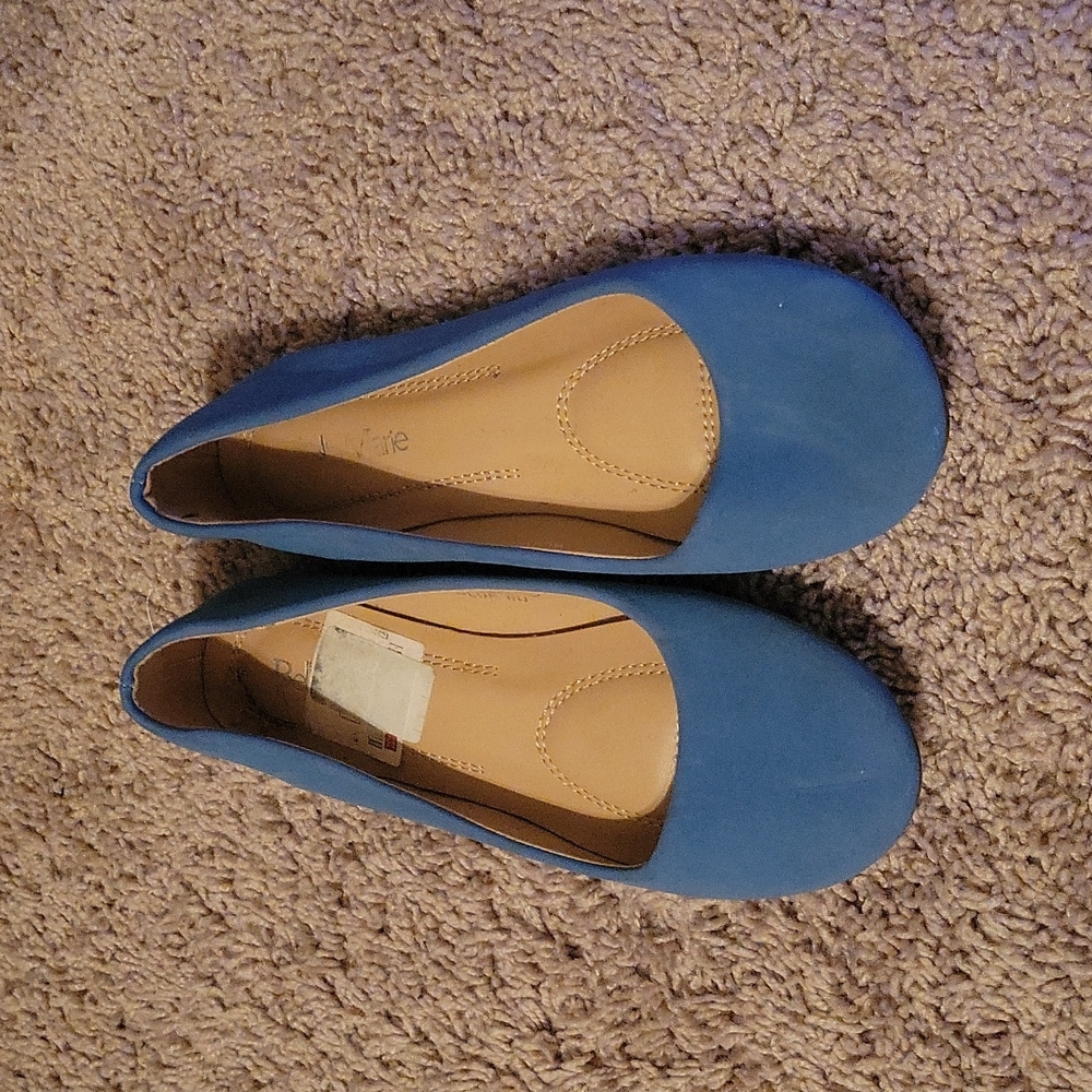 Flat shoe